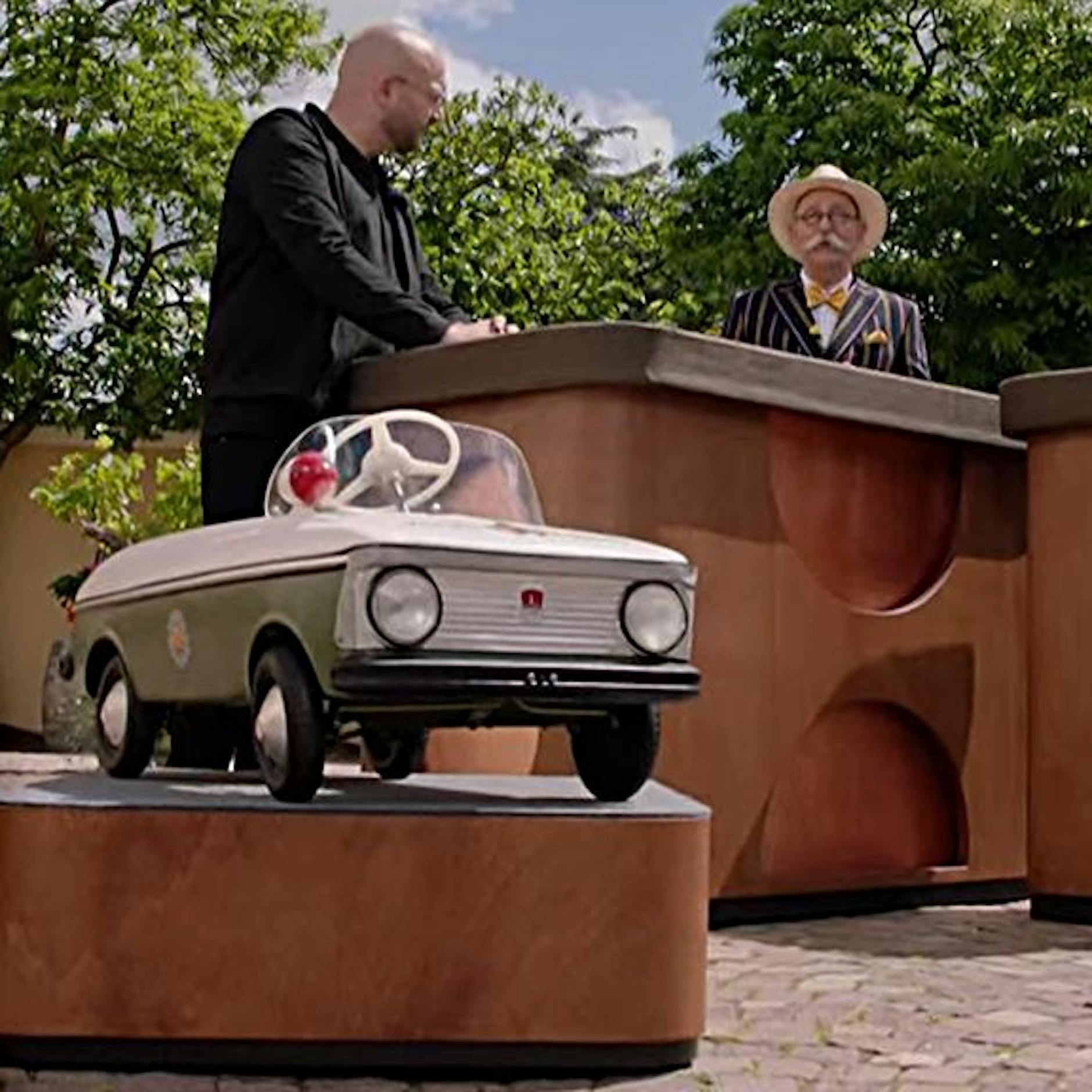 DDR-Spielzeug bei „Bares für Rares“: Dieses Auto weckt Erinnerungen – und bringt einen Wahnsinns-Preis!