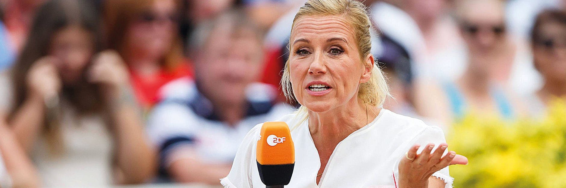 Andrea Kiewel moderiert den „Fernsehgarten“ des ZDF