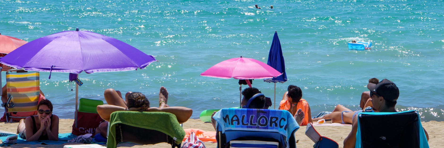 Strandvergnügen an der Playa de Palma auf Mallorca. Doch ganz Spanien ist zum Hochinzidenzgebiet erklärt worden.