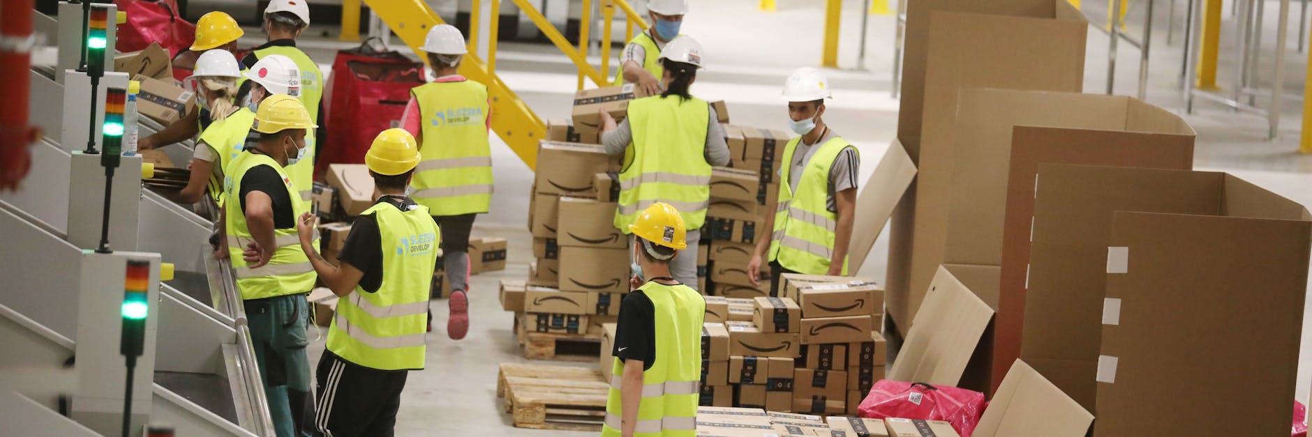 Eine Amazon-Logistik-Halle in Gera in Thüringen.