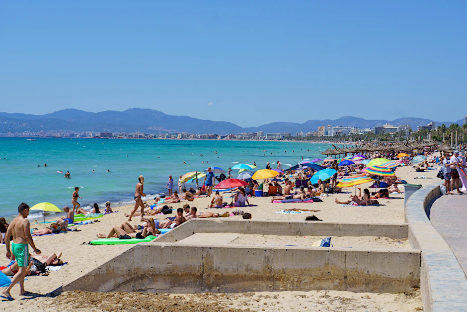 Touristen lassen sich den Urlaub auf Mallorca trotz Corona nicht vermiesen. Der Reiseveranstalter Tui sagt, dass die meisten bleiben wollen.