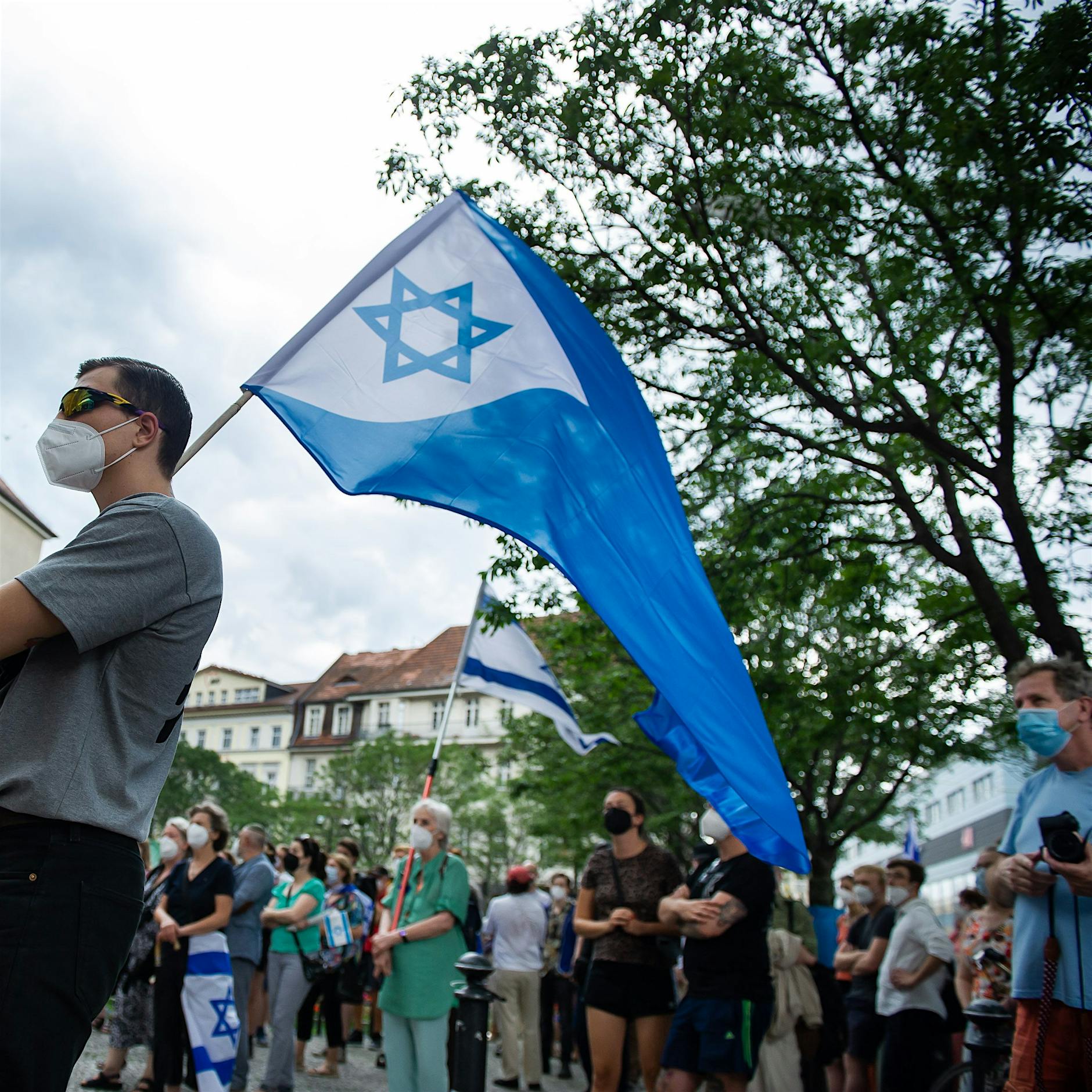 Rally against antisemitism in Neukölln