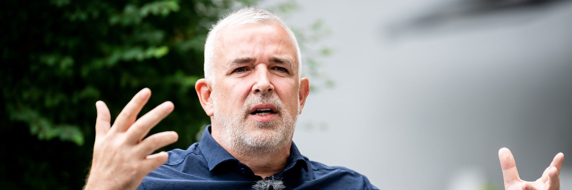 Unions Präsident Dirk Zingler im Trainingslager in Tirol in einer Medienrunde.