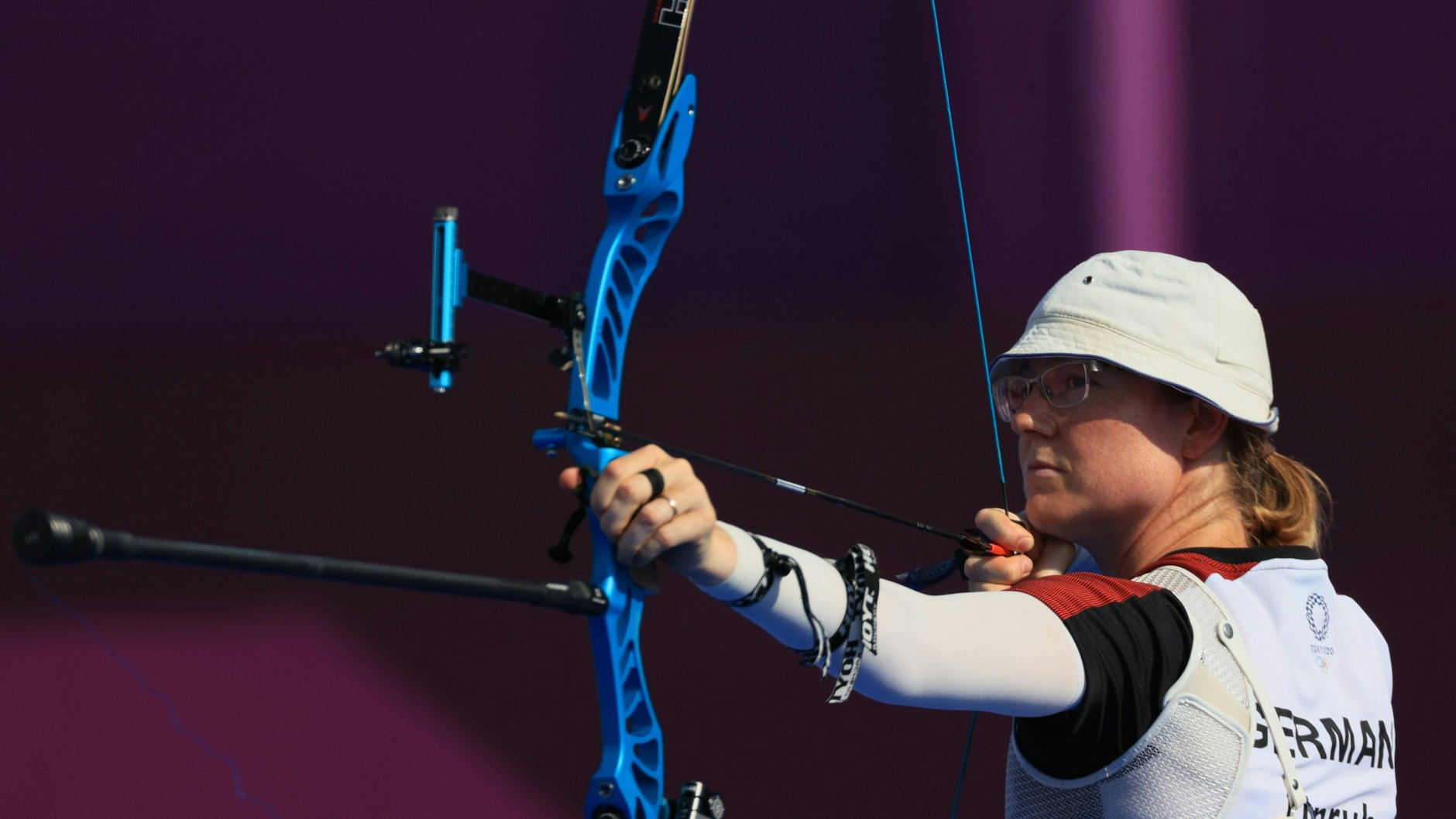 Die Berliner Bogenschützin Lisa Unruh holte mit ihrem Team ebenfalls Bronze