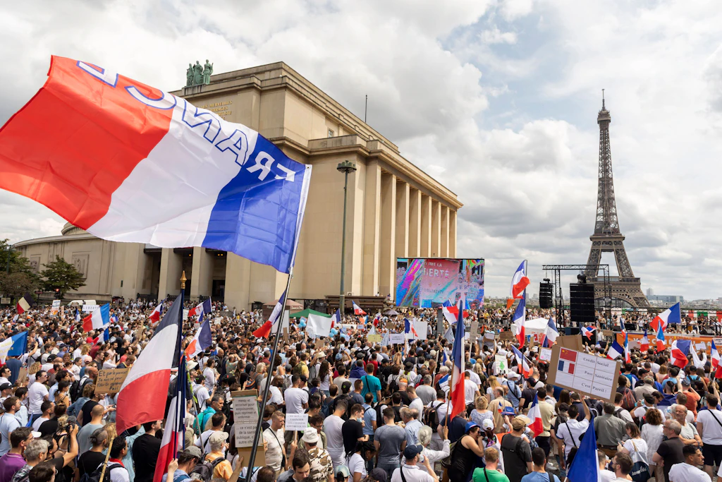 Frankreich: 160.000 Menschen demonstrieren gegen Impfpass