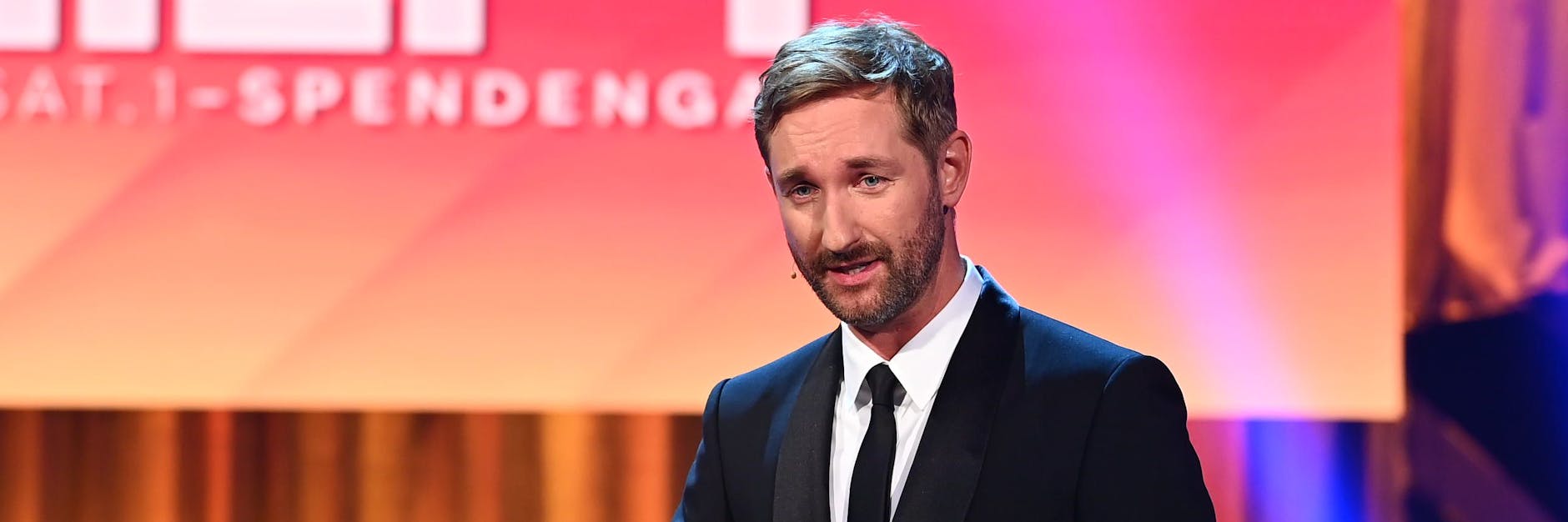 „Frühstücksfernsehen“-Moderator Daniel Boschmann moderierte die Sendung „Deutschland hilft. Die Sat.1-Spendengala“.