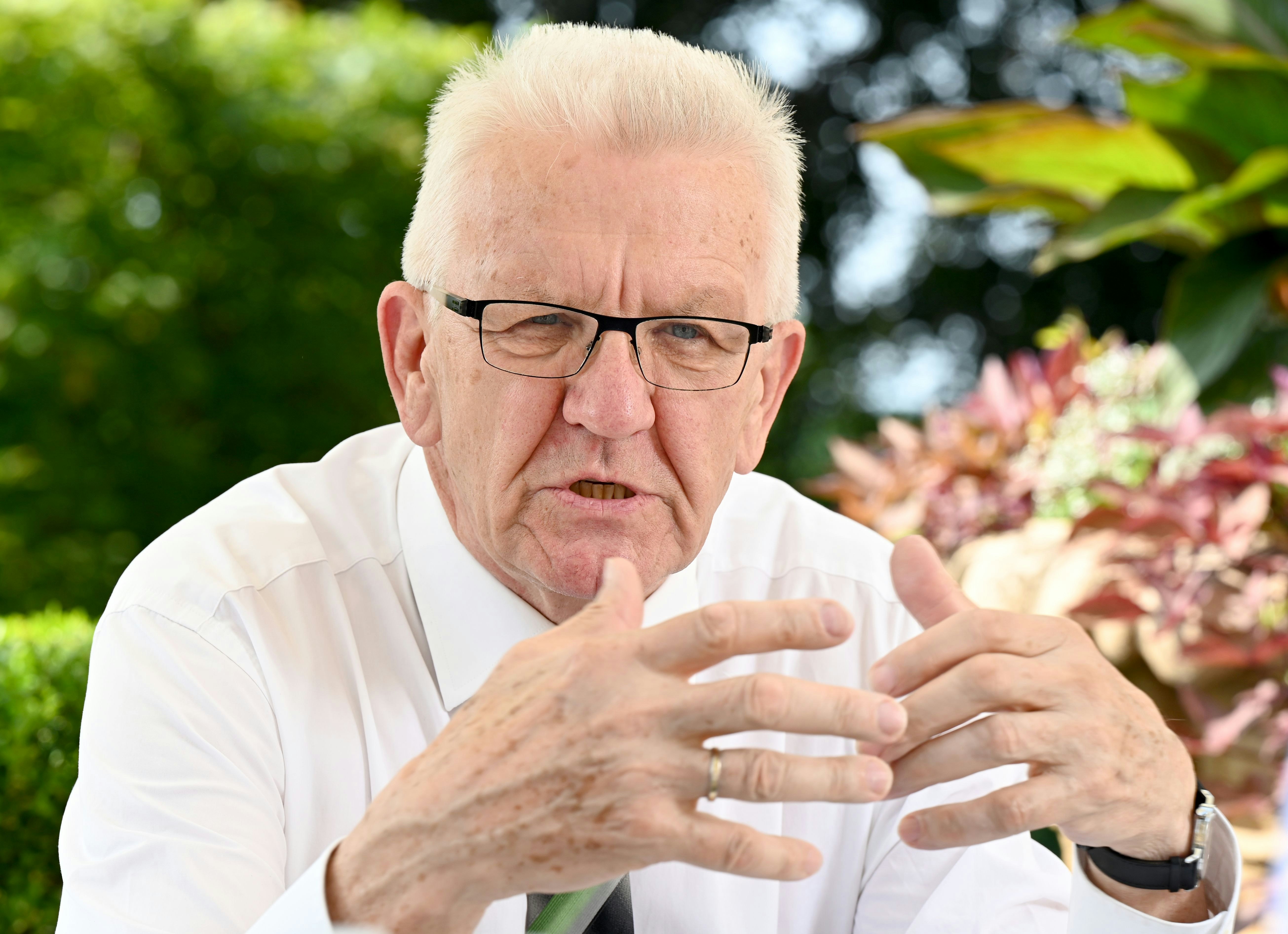 Corona: Kretschmann schließt Impfpflicht nicht aus - Vimarsana News