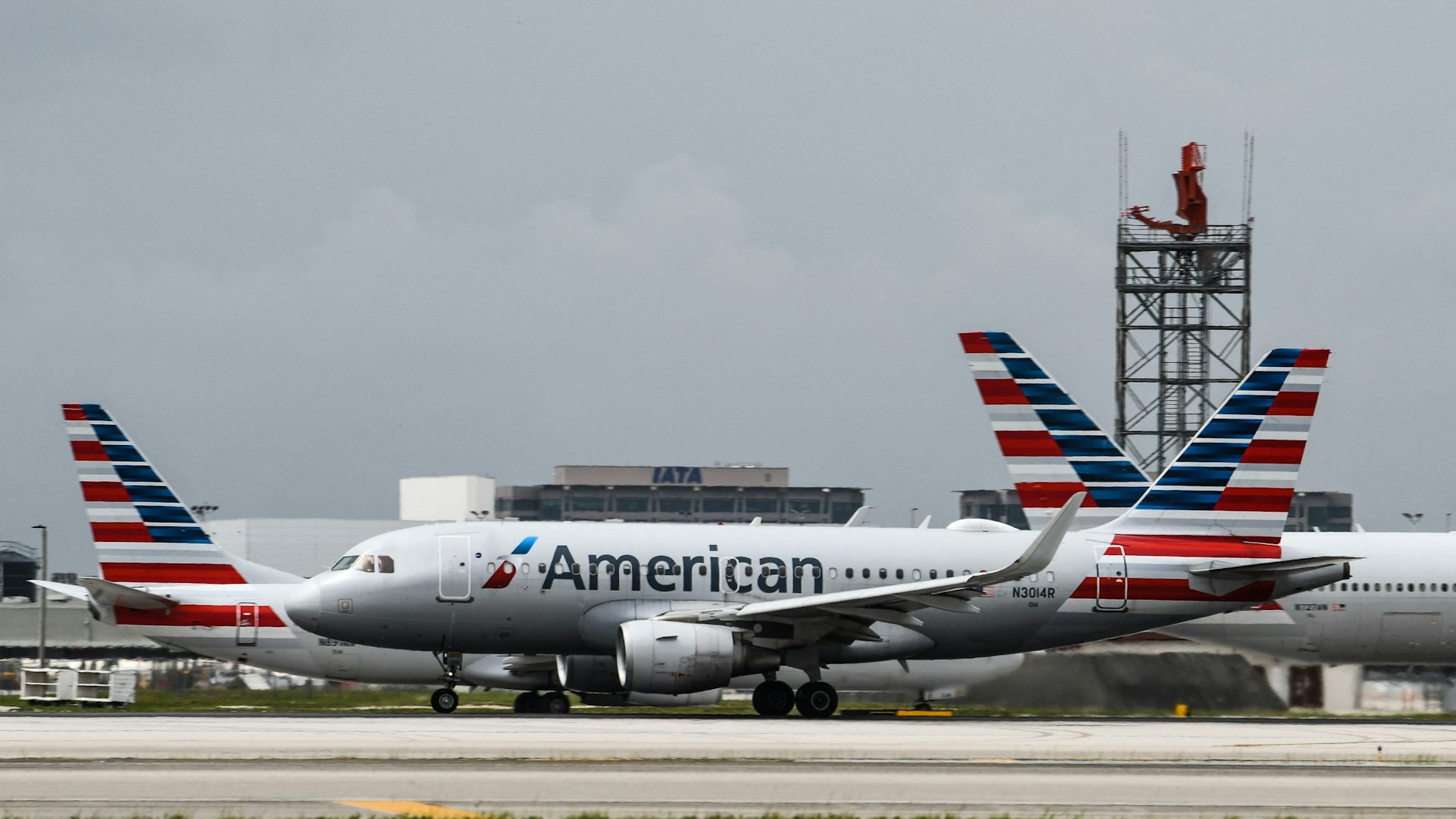 Flugzeuge von American Airlines. Die USA halten an ihrem Einreisestopp für Ausländer aus Europa und anderen Ländern fest.