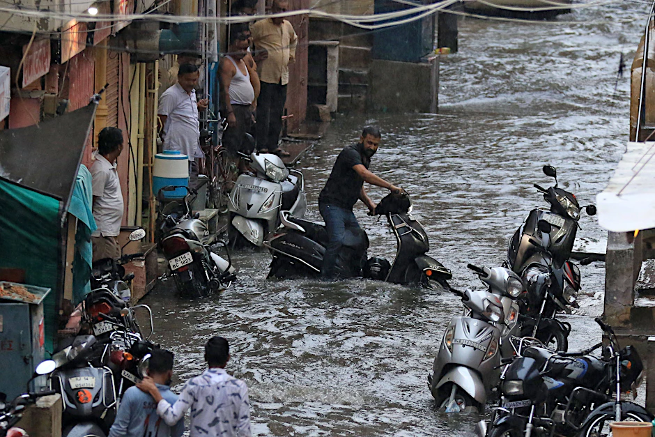 Zahlreiche Straßen in Indien wurden durch den Monsunregen überflutet.