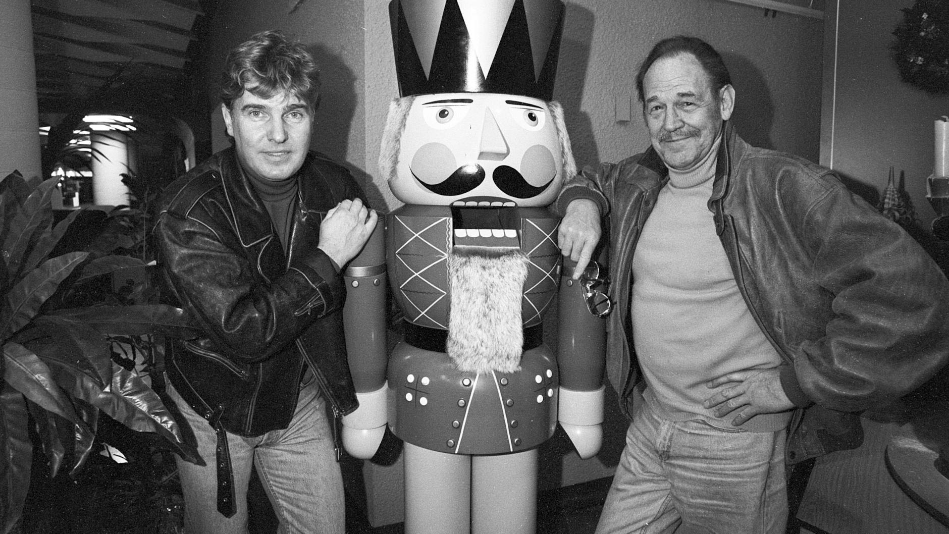 Herbert Köfer und Franks Schöbel bei der Aufzeichnung der letzten Silvester-Show des DDR-Fernsehens (1991): „Mein lieber Herbert, du warst und bleibst – mein lieber Freund“, schreibt Schöbel über seinen verstorbenen Schauspieler-Freund.