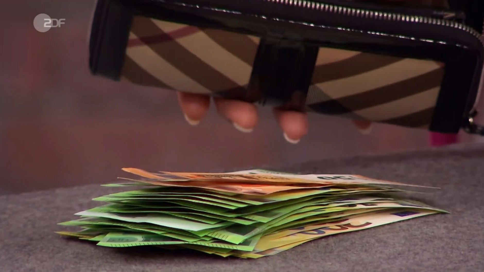 5500 Euro zahlte&nbsp;„Bares für Rares“-Händlerin Elke Velten für den Ring, den sie furchtbar fand.