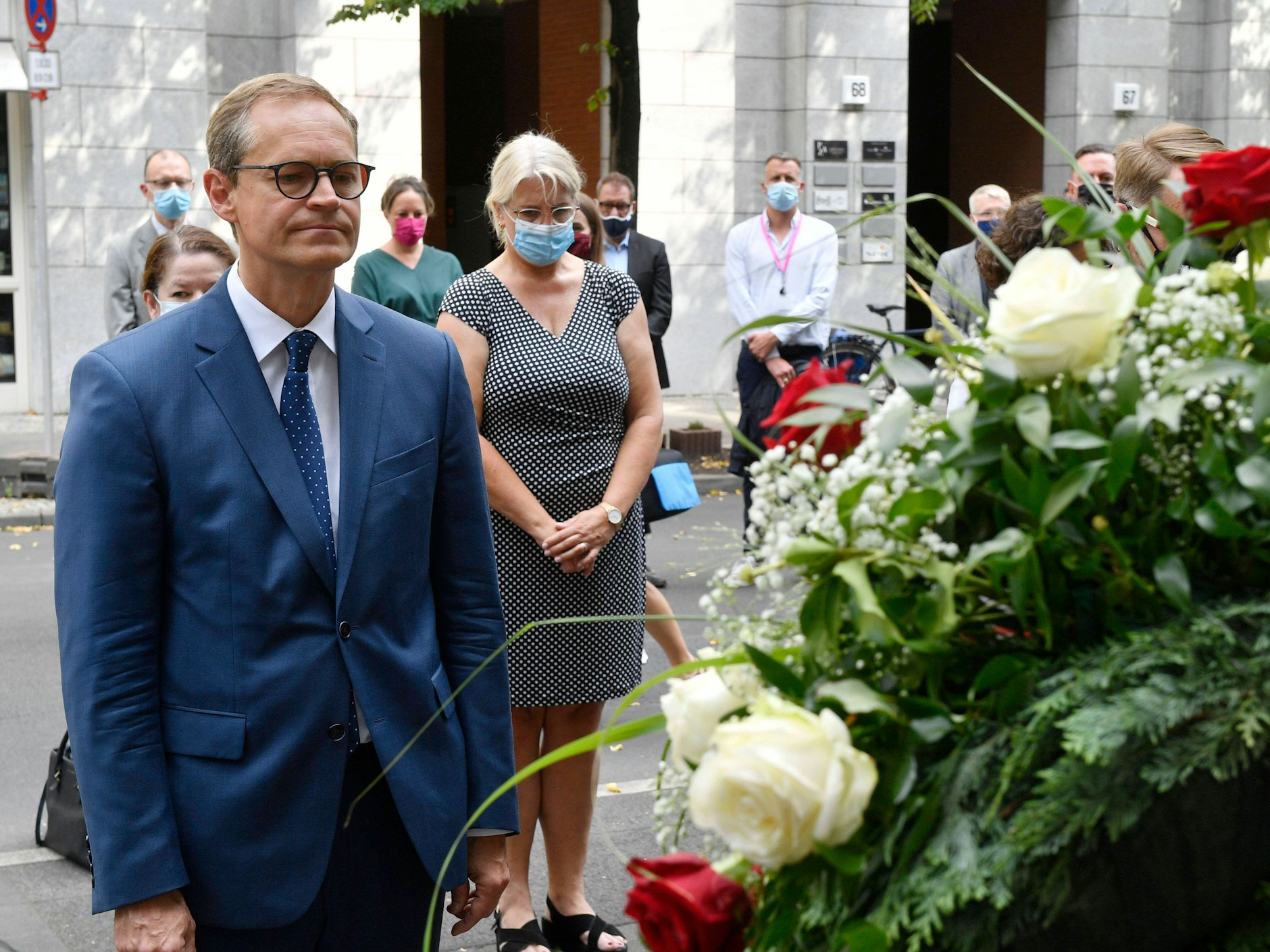 Michael Müller bei der Kranzniederlegung zum Jahrestag des Baus der Berliner Mauer an der Peter-Fechter-Gedenkstele in der Zimmerstraße am 13.8.2020.