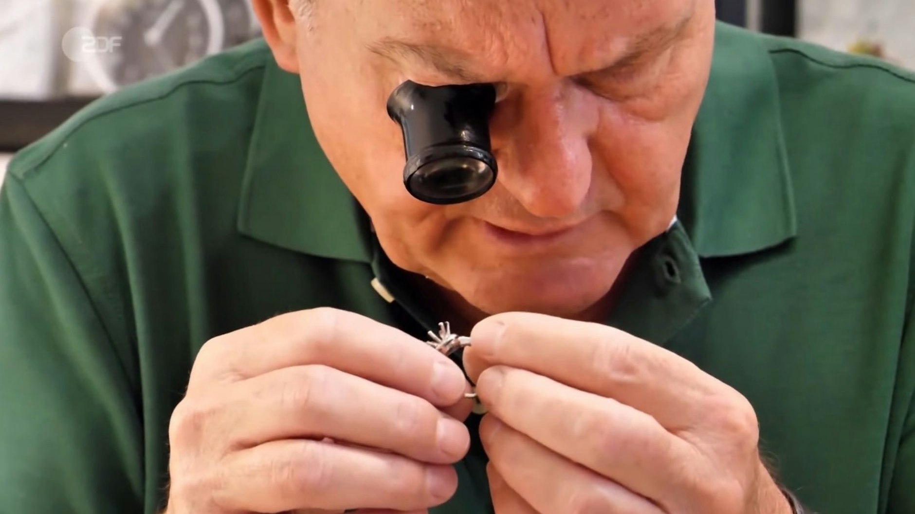 Goldschmied Detlef Wilke arbeitete den Ring für die „Bares für Rares“-Händlerin um.