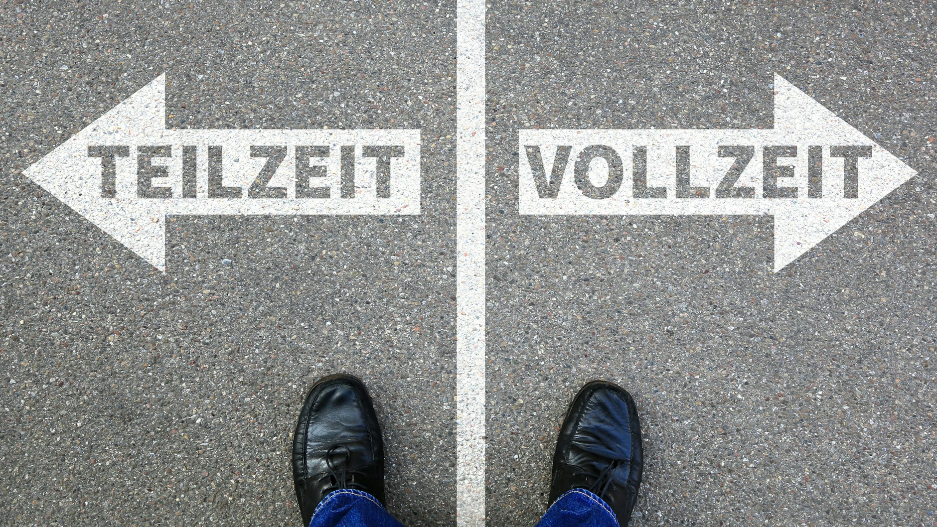 Vollzeit oder Teilzeit? Bei der Entscheidung, die Arbeitszeit zu reduzieren, muss auch das Finanzielle bedacht werden.