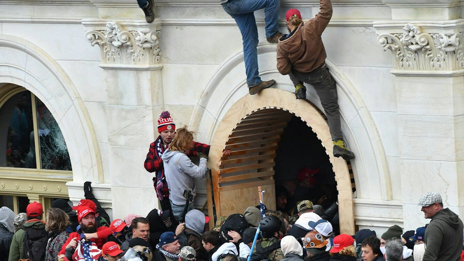 Anhänger des damaligen US-Präsidenten Donald Trump hatten am 6. Januar den Sitz des US-Kongresses in Washington erstürmt. Fünf Menschen starben.