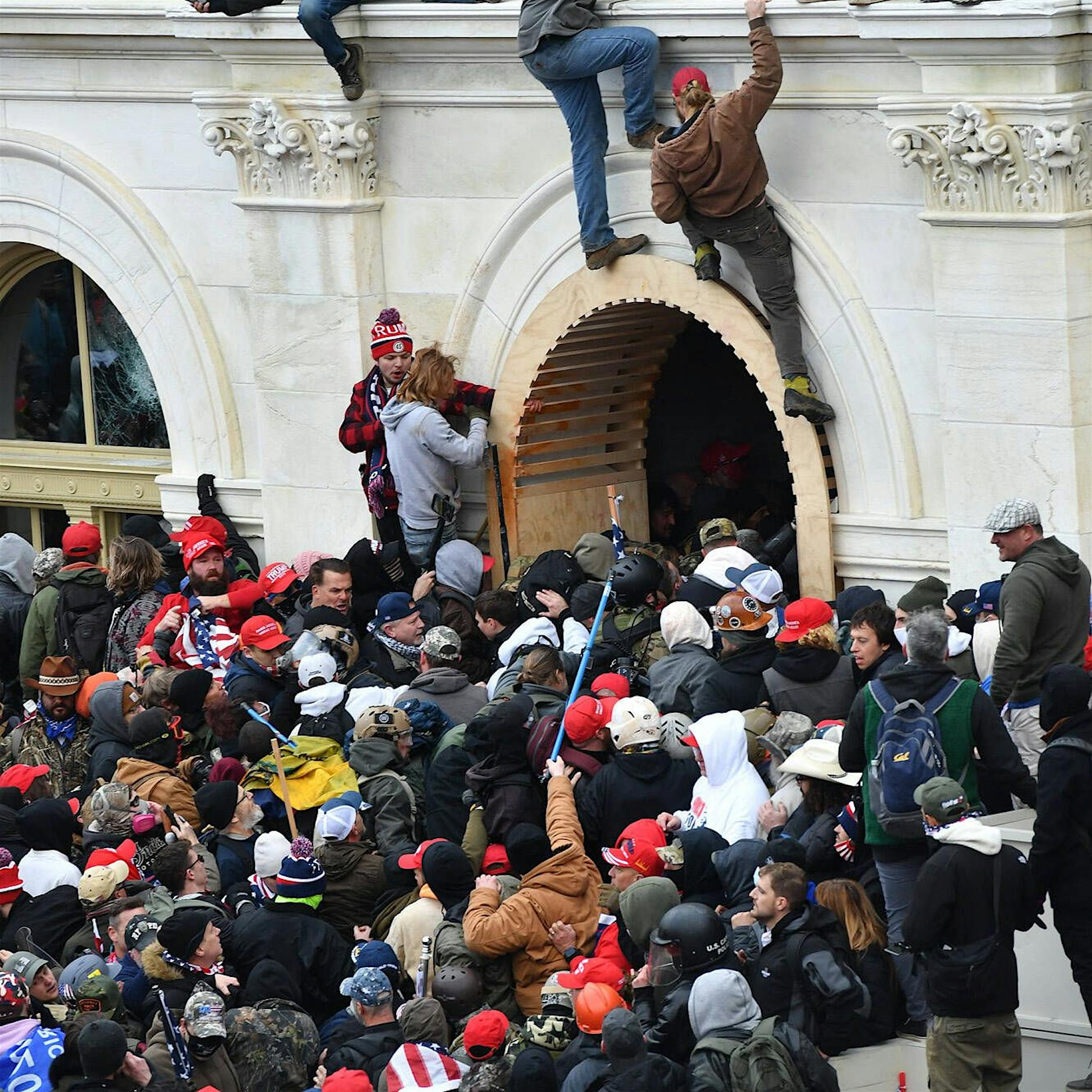 Polizisten schildern in Kongress Brutalität bei Sturm auf US-Kapitol