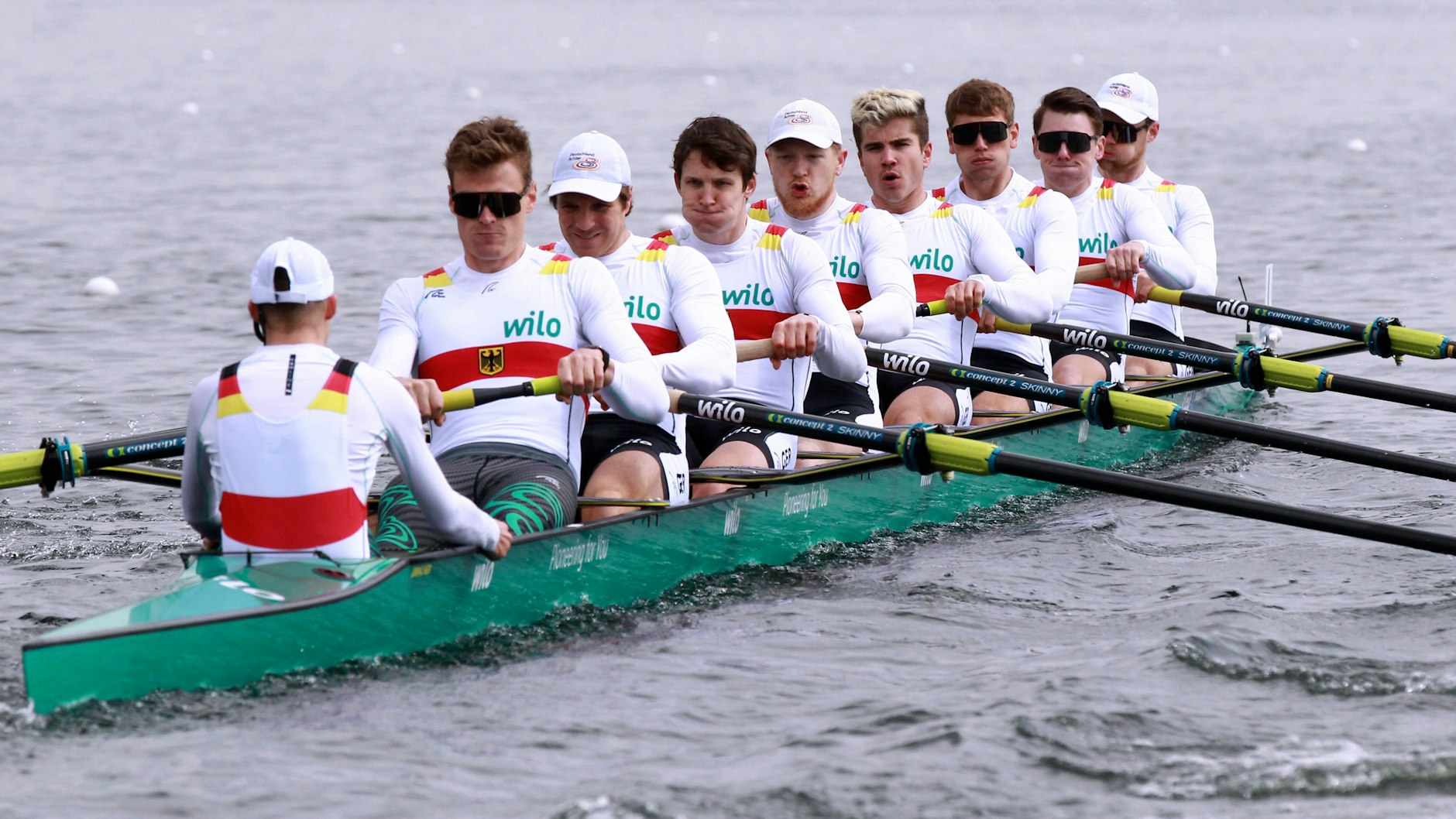 Olaf Roggensack (3. v. r.) rudert am Freitag um Olympiagold.