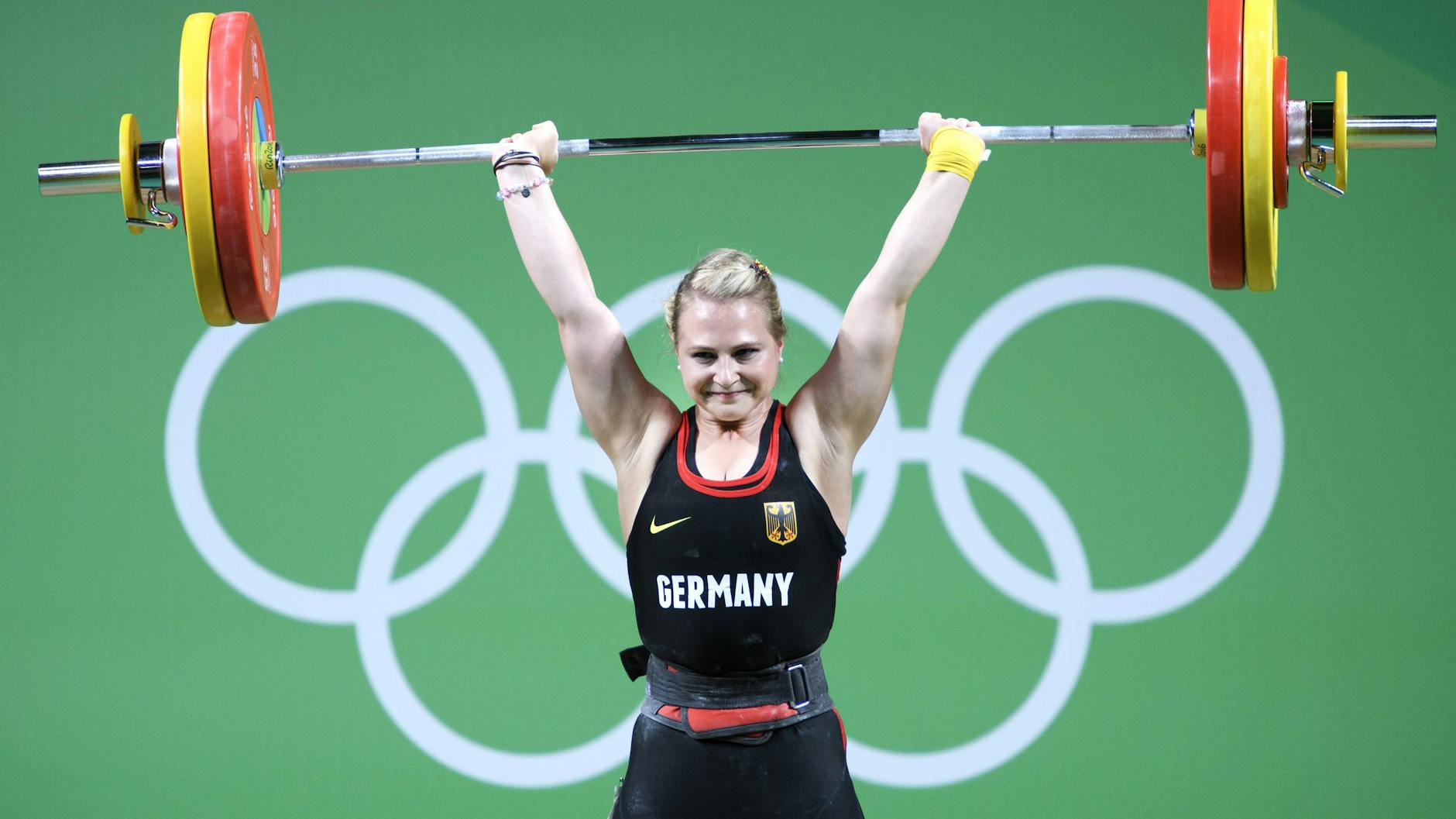 Gewichtheberin Sabine Kusterer musste für ihren Olympia-Traum richtig abspecken, um das Gewichtslimit bis 59 Kilo zu schaffen.
