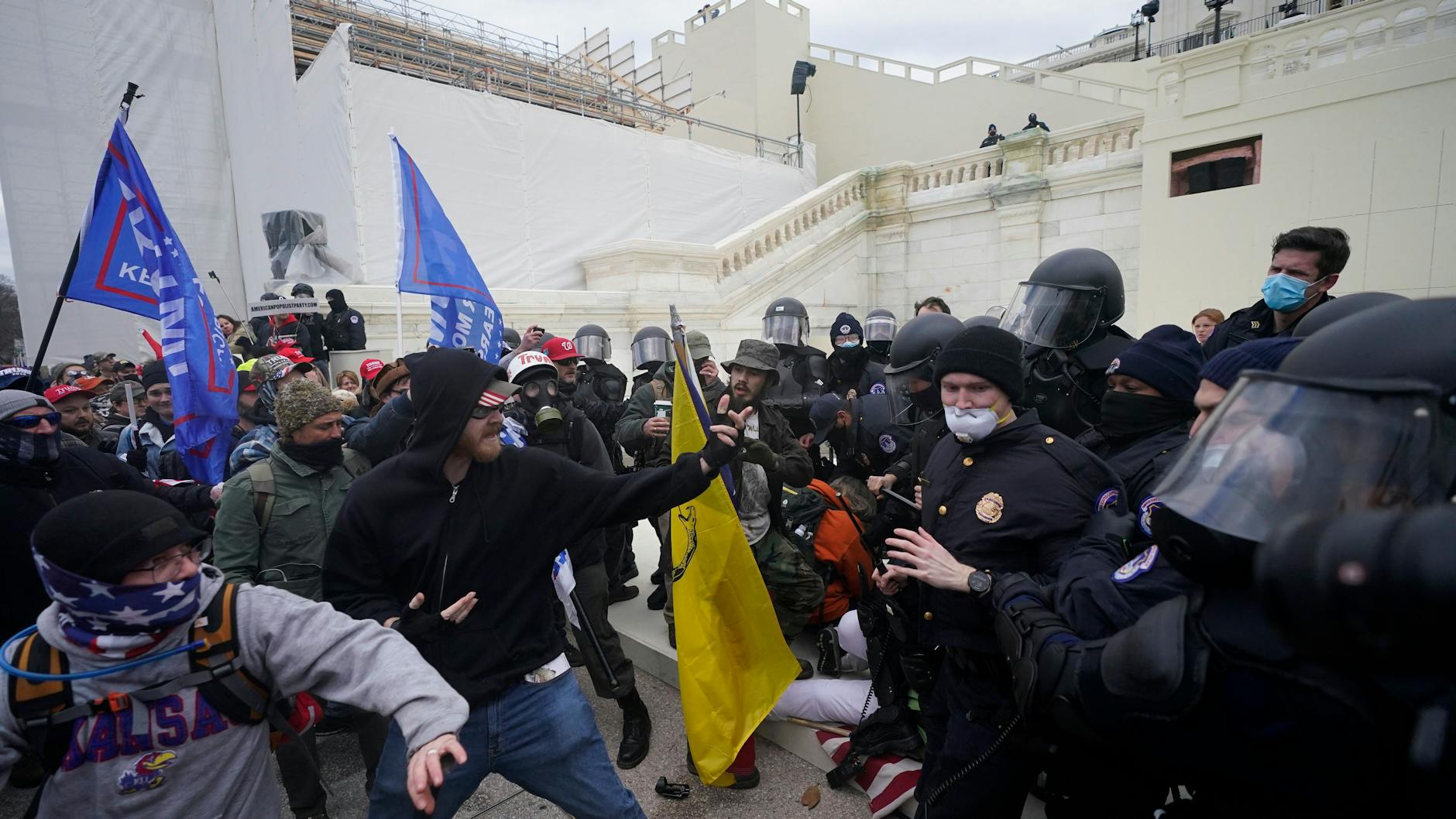 Die „dünne blaue Linie“ der Polizei hielt dem Ansturm der Trump-Anhänger nicht stand.