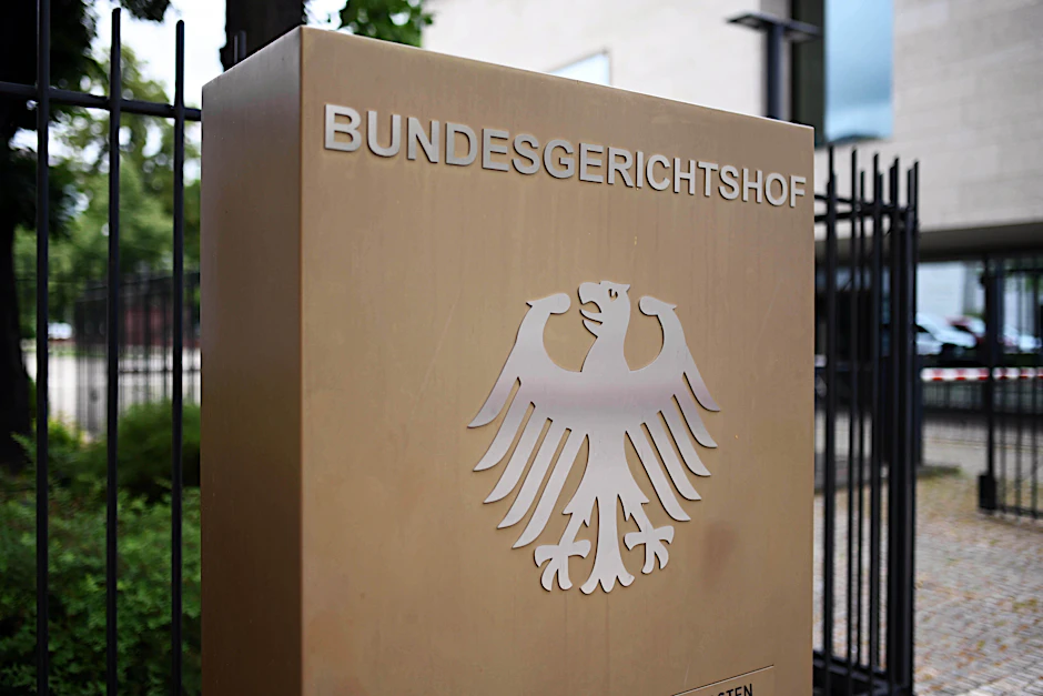 Cum-Ex-Geschäfte, bei denen Banken und Investoren den Staat um Milliardenbeträge betrogen haben, sind strafbar. Das hat der Bundesgerichtshof in einem Grundsatzurteil bestätigt.