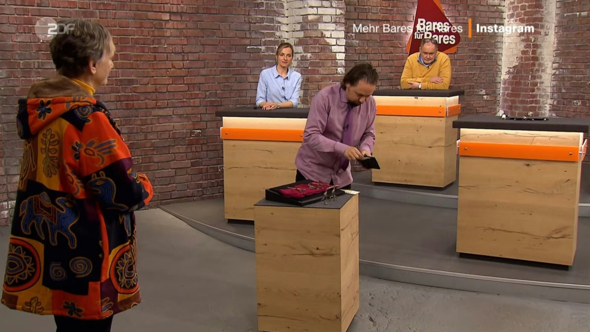 „Bares für Rares“-Händler Wolfgang Pauritsch kauft die skurrilen Störche.