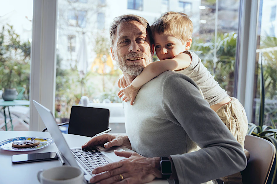 Homeoffice wird von vielen Berufstätigen geschätzt. Auch wenn nebenher die Kinder oder andere Angehörige betreut werden müssen oder können.