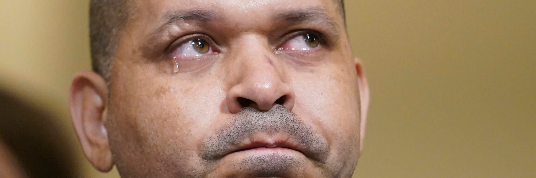 Kapitol-Polizist Aquilino Gonell weint, als er Videos vom Sturm auf das Kapitol sah. 