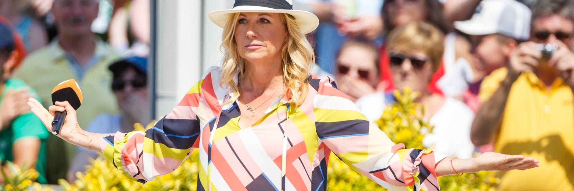 Andrea Kiewel moderiert den „Fernsehgarten“ bei ZDF schon seit Jahren.