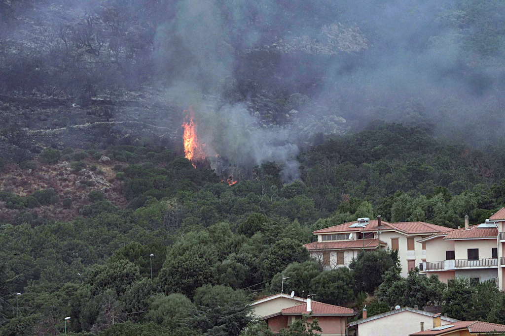 Italien kämpft gegen hunderte Waldbrände im ganzen Land