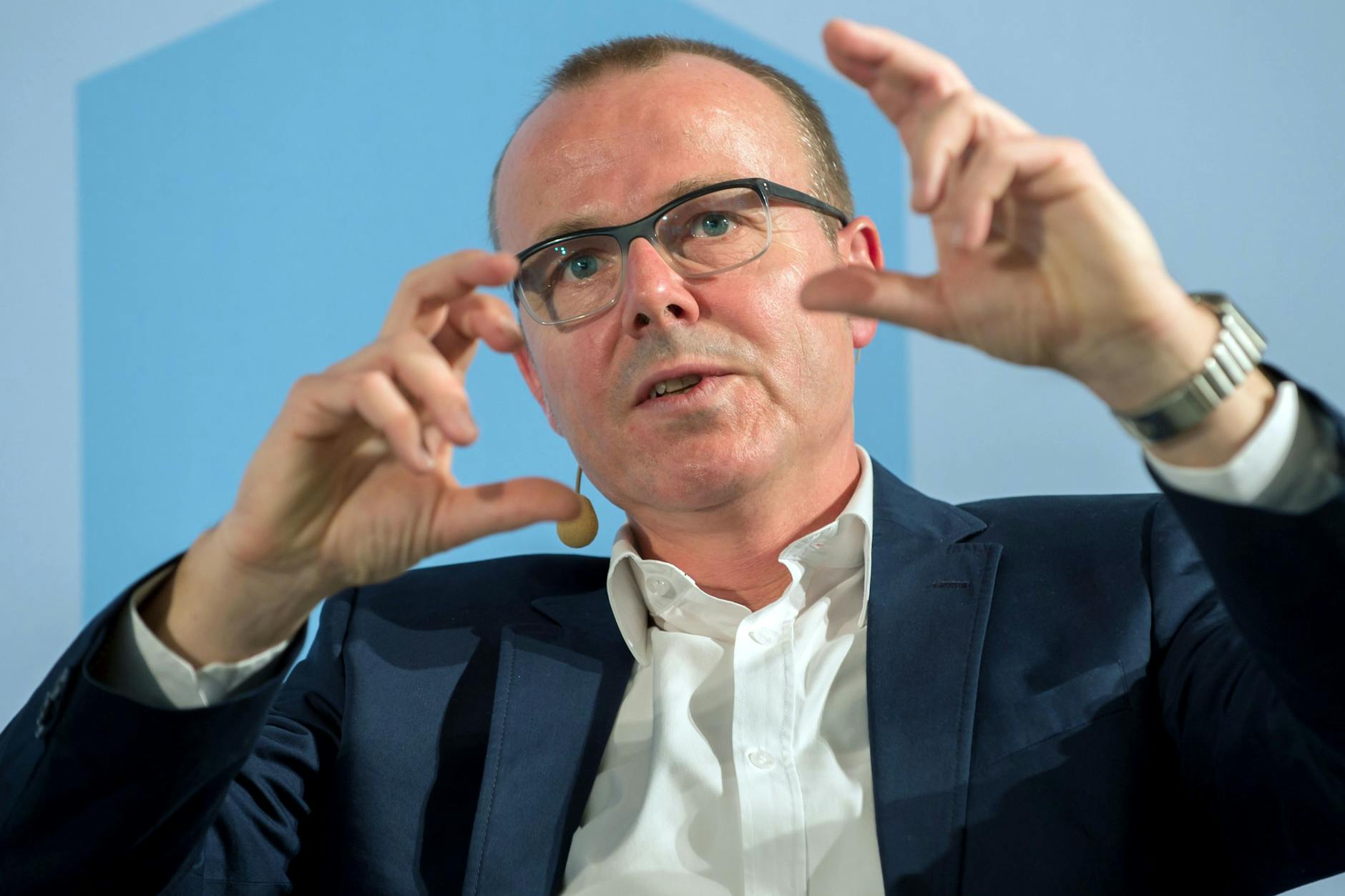 Verhaltensforscher Armin Falk von der Akademie der Wissenschaften Leopoldina kritisiert Impfgegner scharf.