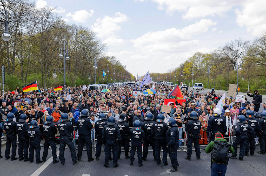 Berliner Polizei verbietet zwölf Corona-Demos