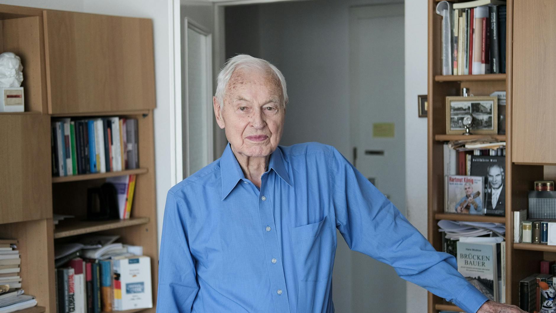 Hans Modrow in seiner Wohnung in Berlin
