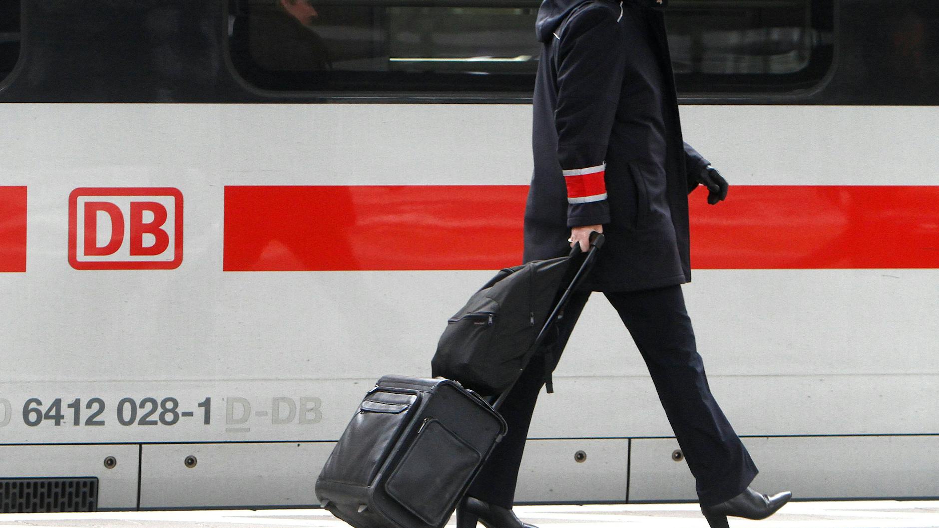 Die Durchsetzung von Gesetzen ist Aufgabe des Staates und „Grenzkontrollen der Reisenden auf Nachweis von Impfung, Genesung oder Negativtest“ somit Aufgabe der Bundespolizei.