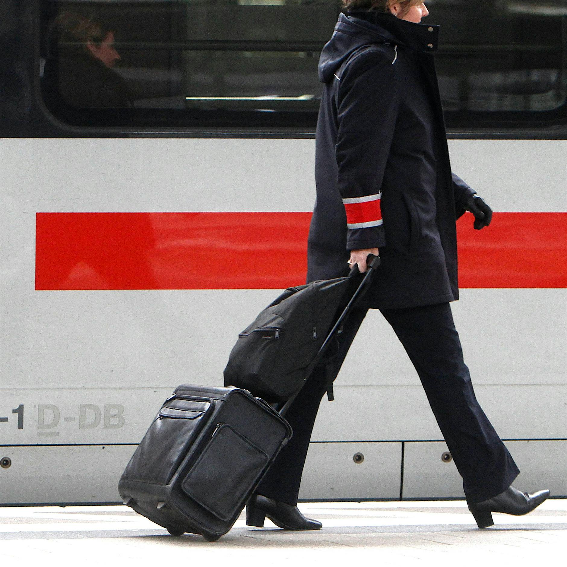 Neue Einreise-Regeln: Gewerkschaft lehnt Testkontrollen durch Zugbegleiter ab