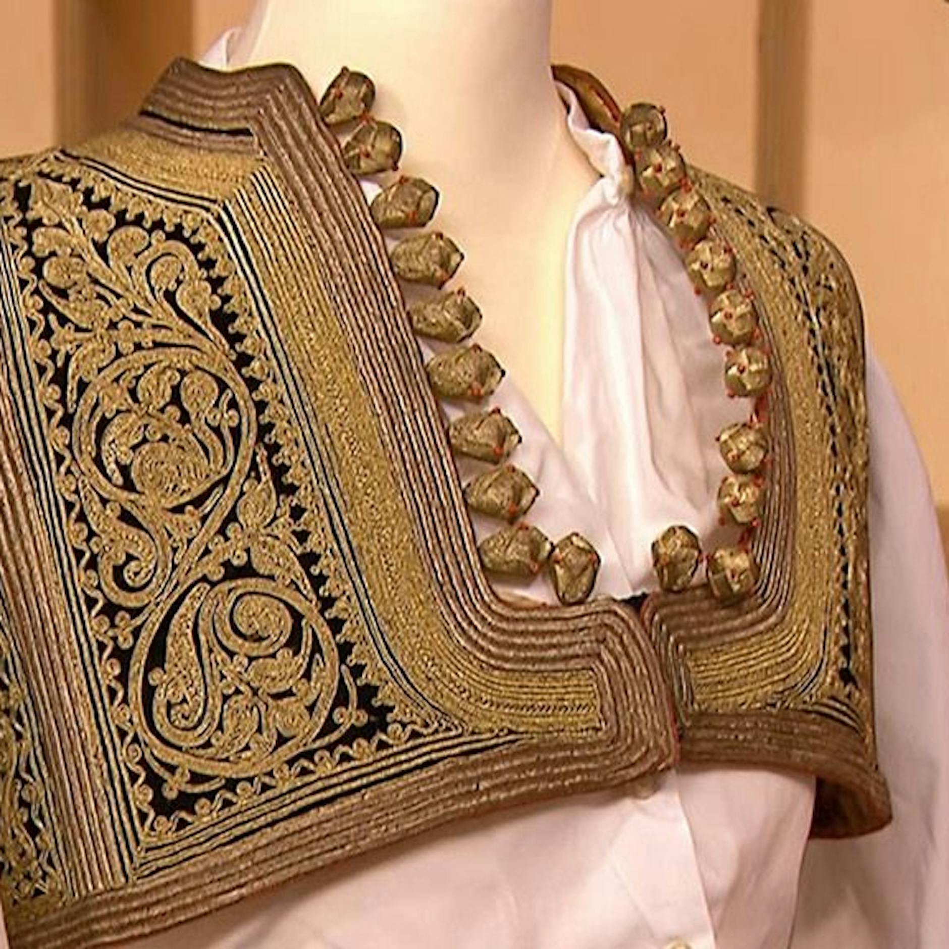 Schock bei „Bares für Rares“: „Atmen, du musst atmen!“ Bei der Wahnsinns-Expertise bleibt dieser Rentnerin die Luft weg