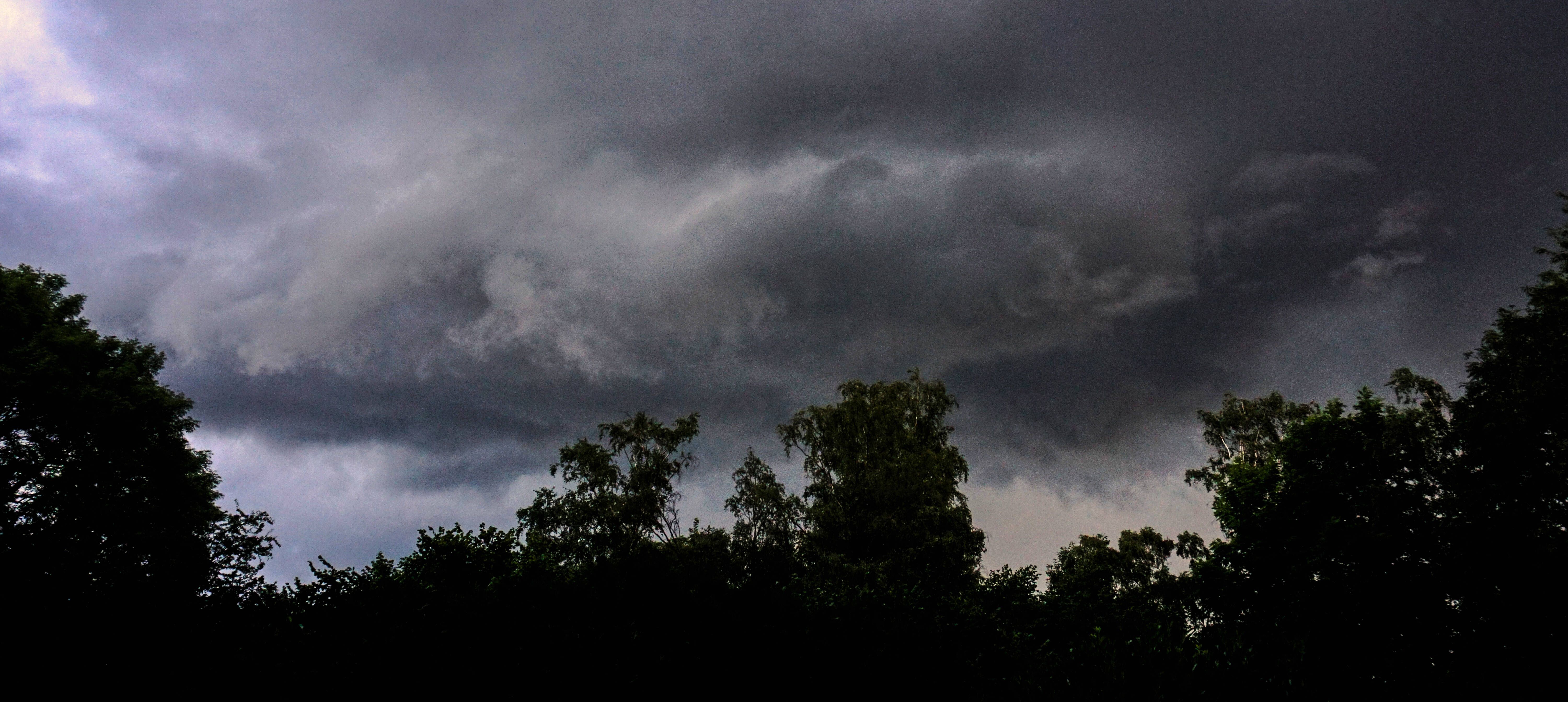 Gewitter Und Sturzfluten Im Süden, Sturmböen Im Norden – Deutschland ...