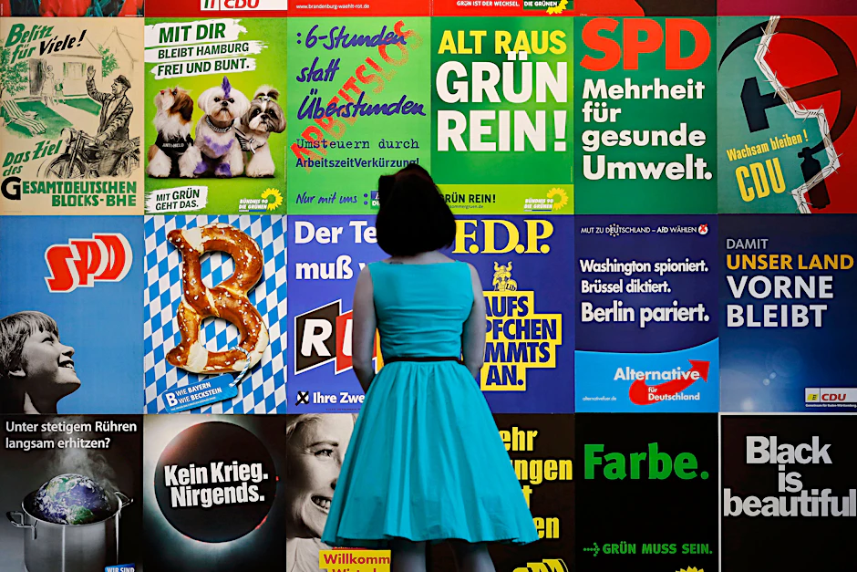 Die Entscheidung für oder gegen eine Partei betraf früher eine Legislaturperiode, beim Klimaschutz ist das anders. Historische Wahlplakate in der Ausstellung „Wähl mich!“ im Bonner Haus der Geschichte, bis 3. Oktober.