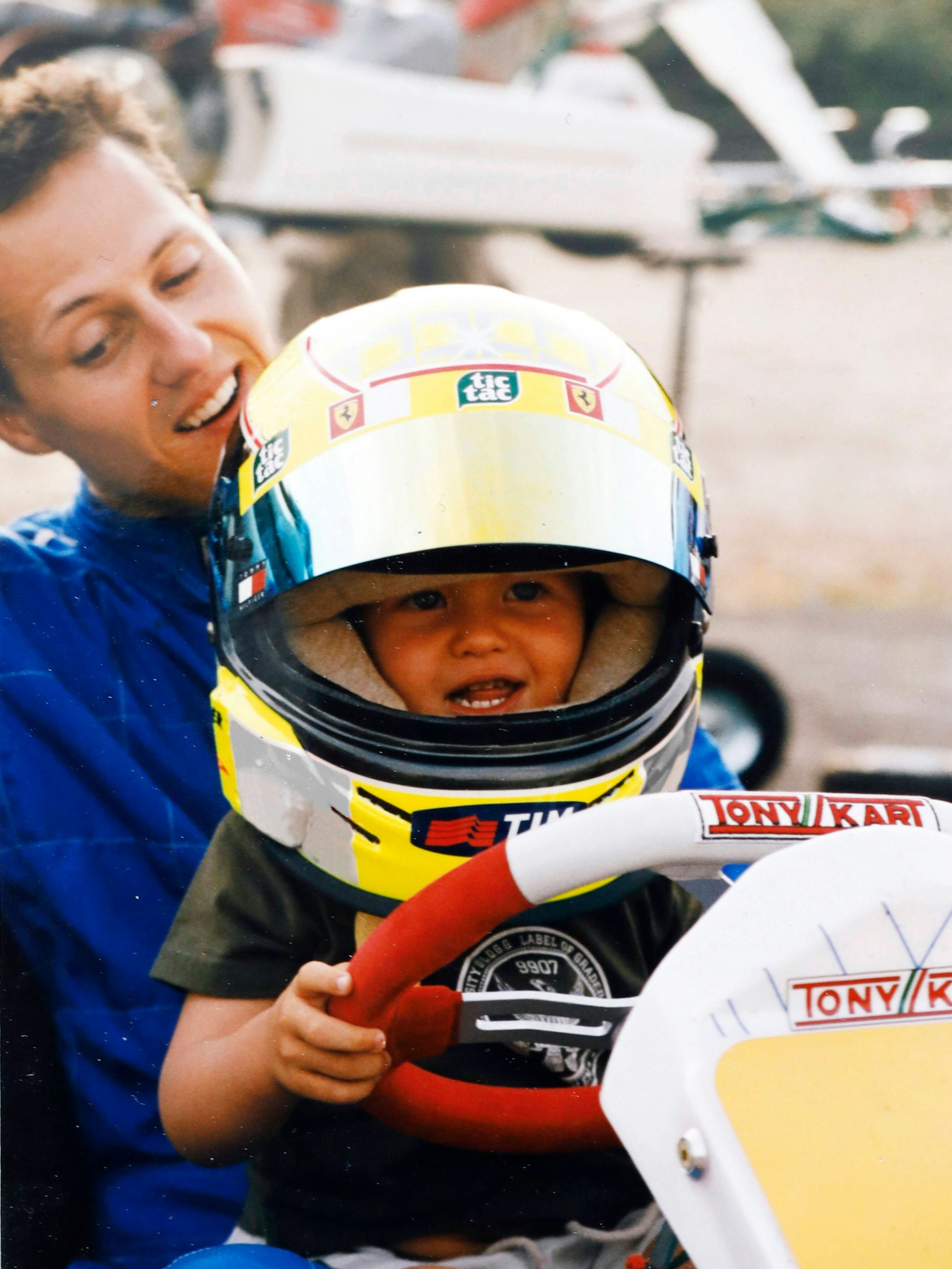 Früh übt sich: Michael Schumacher und sein Sohn Mick beim Kartfahren auf dem Nürburgring.&nbsp;