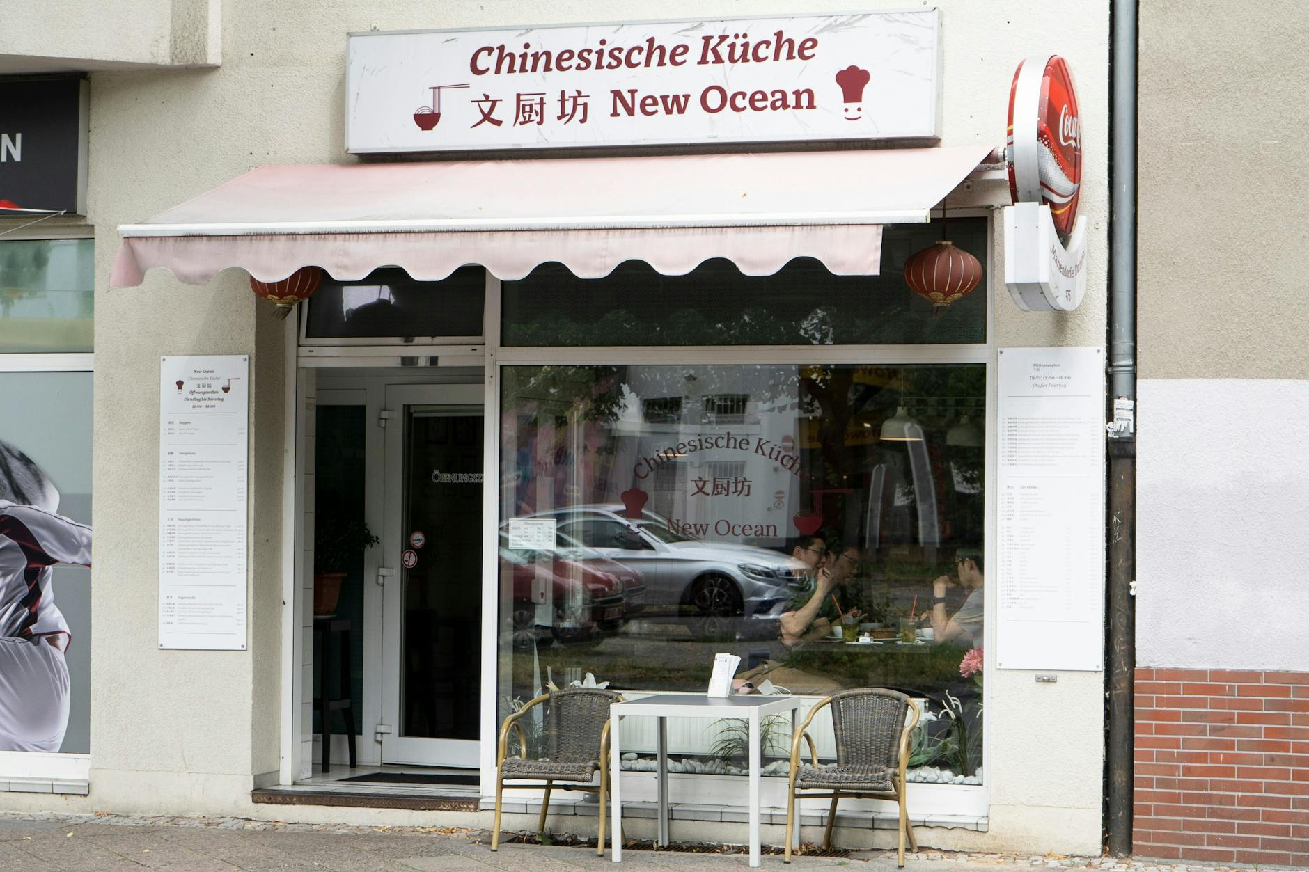 Vorher ins Wettbüro, nachher Darts in der Molle - die Gegend ums New Ocean hat alles, was man braucht. 