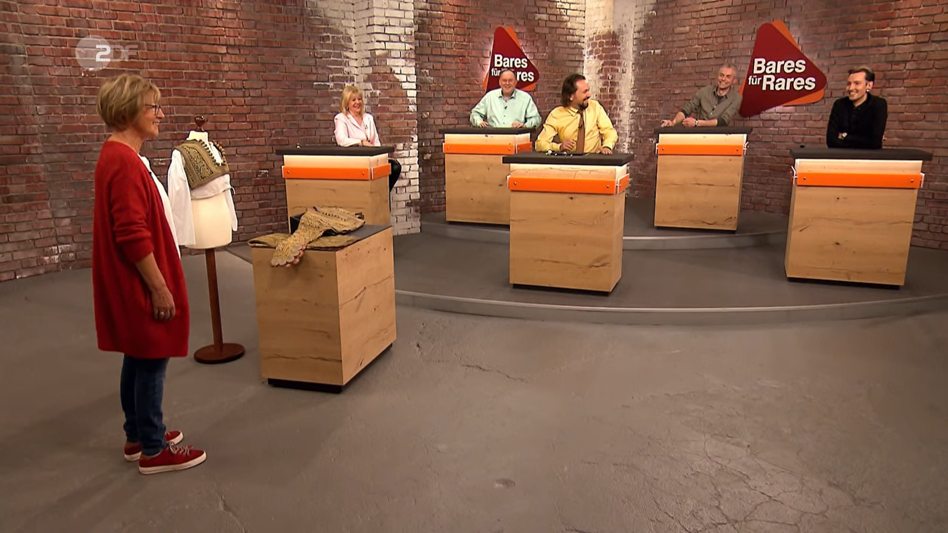 Elisabeth Haakvoort im Händlerraum von Bares für Rares.