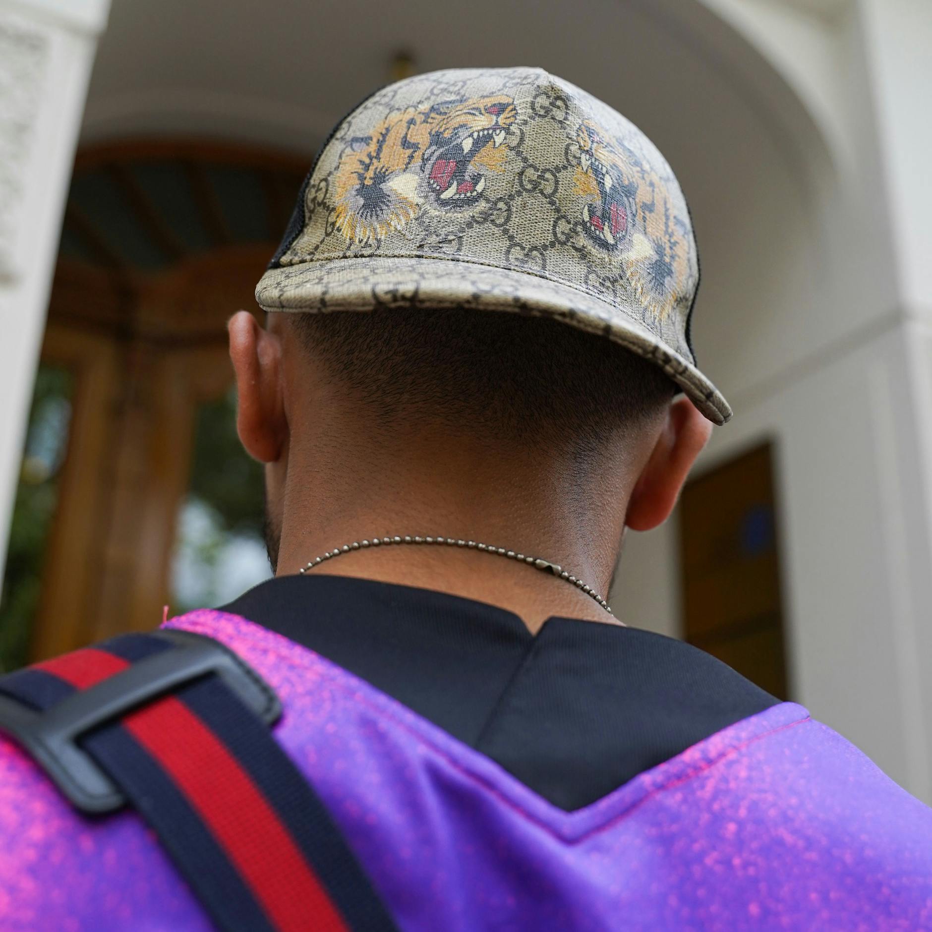 An der der Qualität des Gucci-Caps hat Maurice nichts auszusetzen.