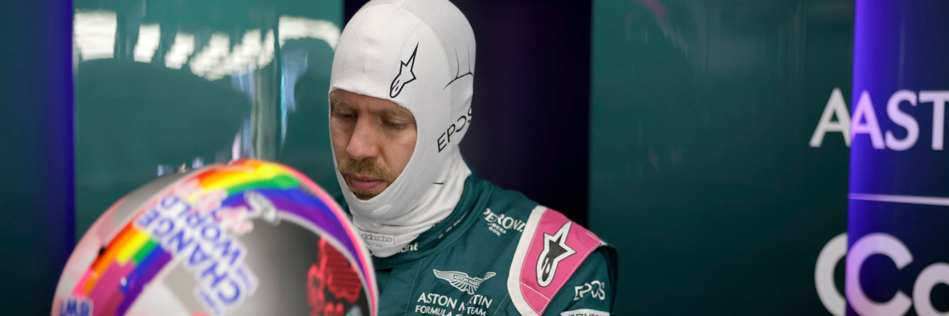 Aston-Martin-Pilot Sebastian Vettel hat seinen Helm für den Ungarn-GP mit der Regenbogenfahne lackieren lassen. 