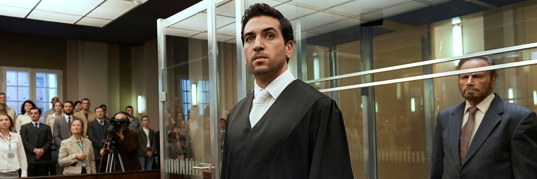 Elyas M’Barek verteidigt als junger Anwalt Caspar Leinen Fabrizio Collini (Franco Nero) im Film „Der Fall Collini“.