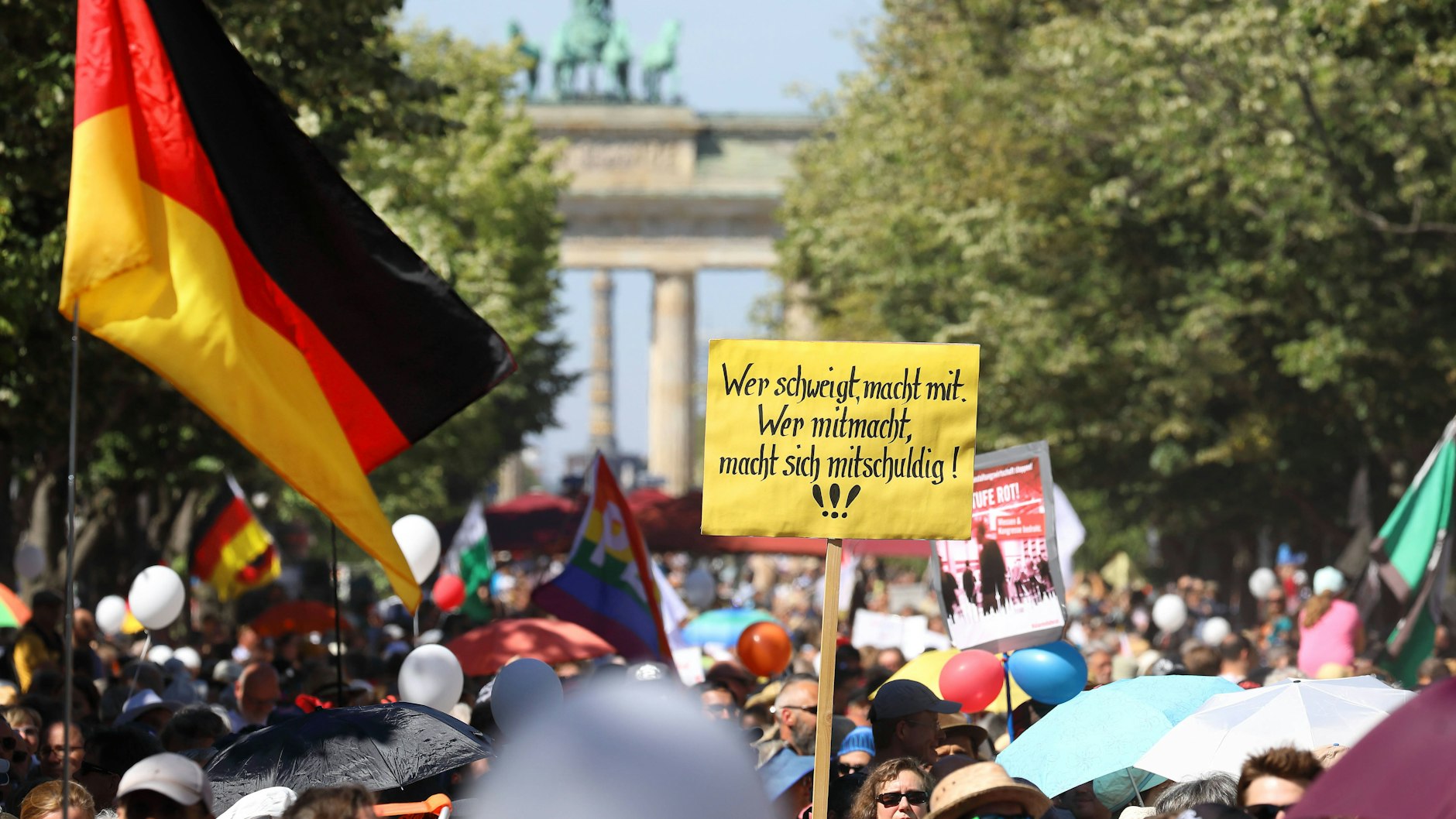 Teilnehmer einer Querdenker-Demo im August 2020. Auch an diesem Wochenende wollten die Gegner der Corona-Politik wieder demonstrieren. 13 Demos hat die Polizei verboten.