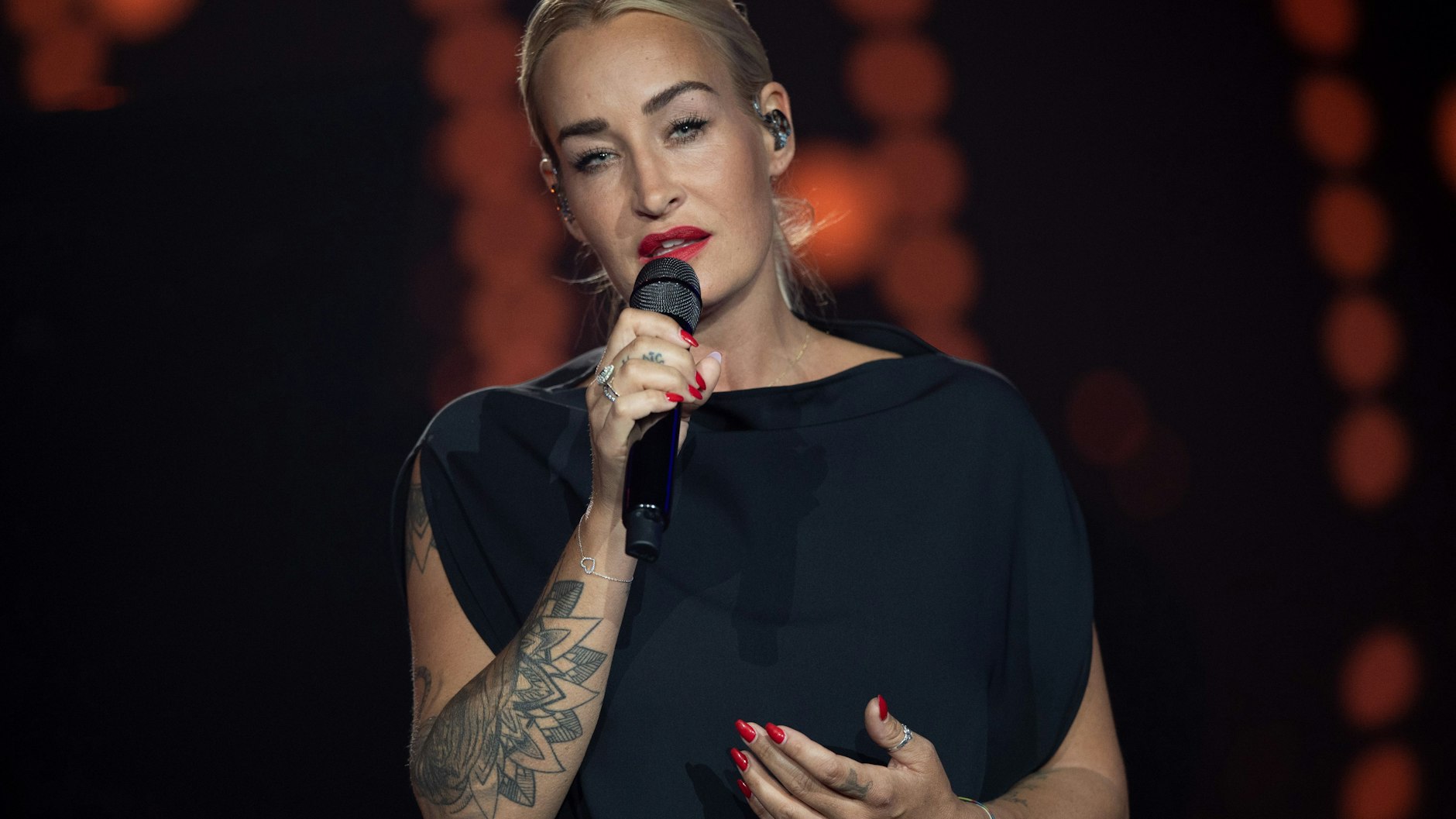 Sängerin Sarah Connor findet die aktuellen Corona-Maßnahmen für die Kulturbranche ungerecht.