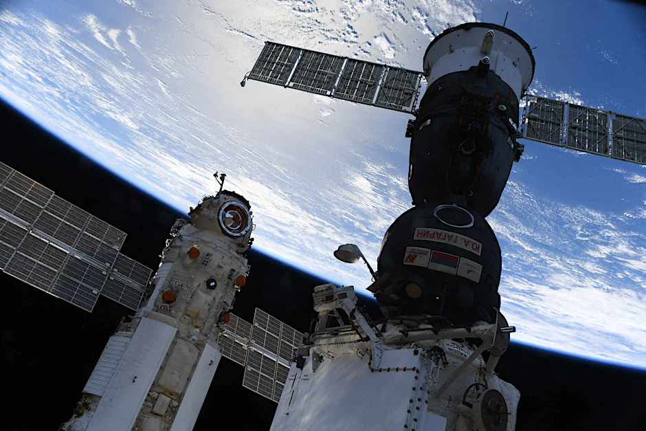 Das Modul „Nauka“ dockt an der ISS an.