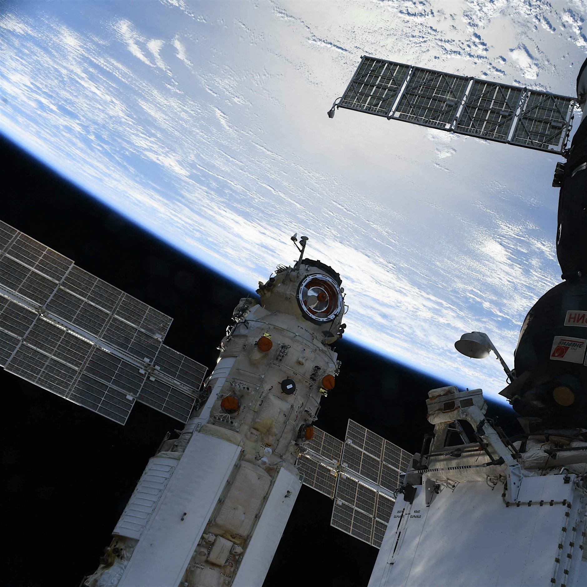 Nach anfänglicher Panne: Kosmonauten betreten neues ISS-Labor