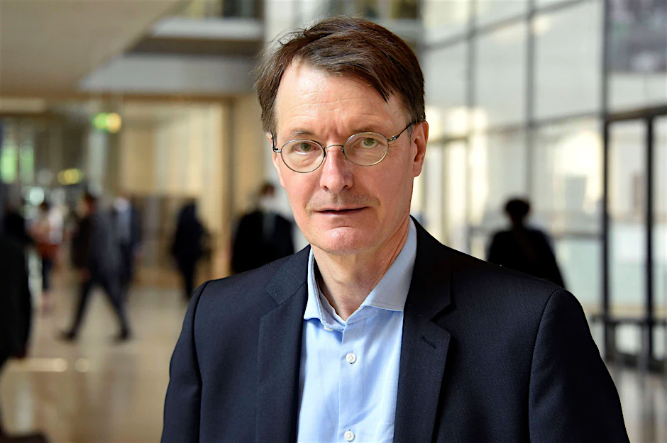 Karl Lauterbach (SPD) glaubt, dass Ungeimpfte im Herbst mit Einschränkungen rechnen müssen.