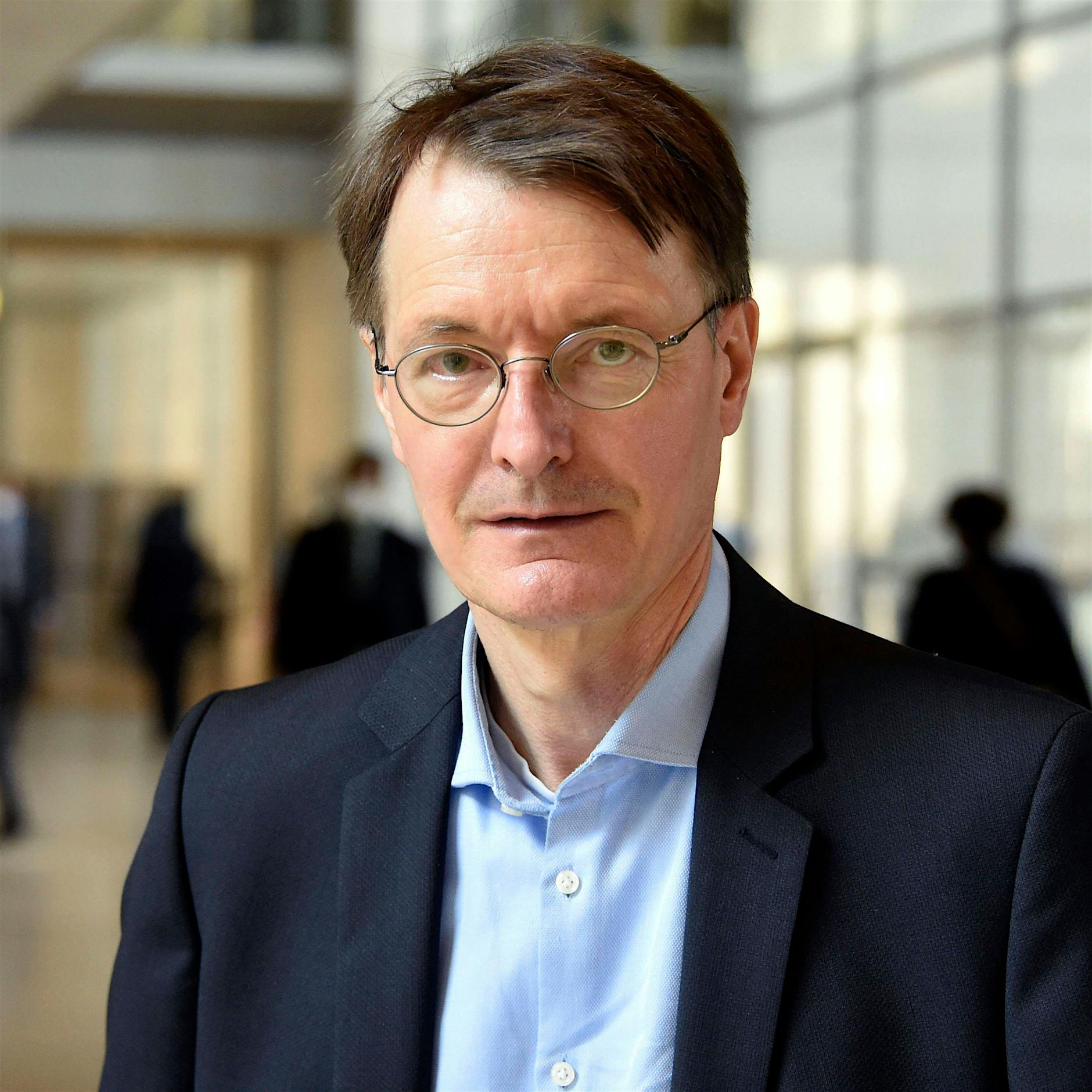 Lauterbach: Bars und Clubs bleiben für Ungeimpfte ab Herbst wohl geschlossen