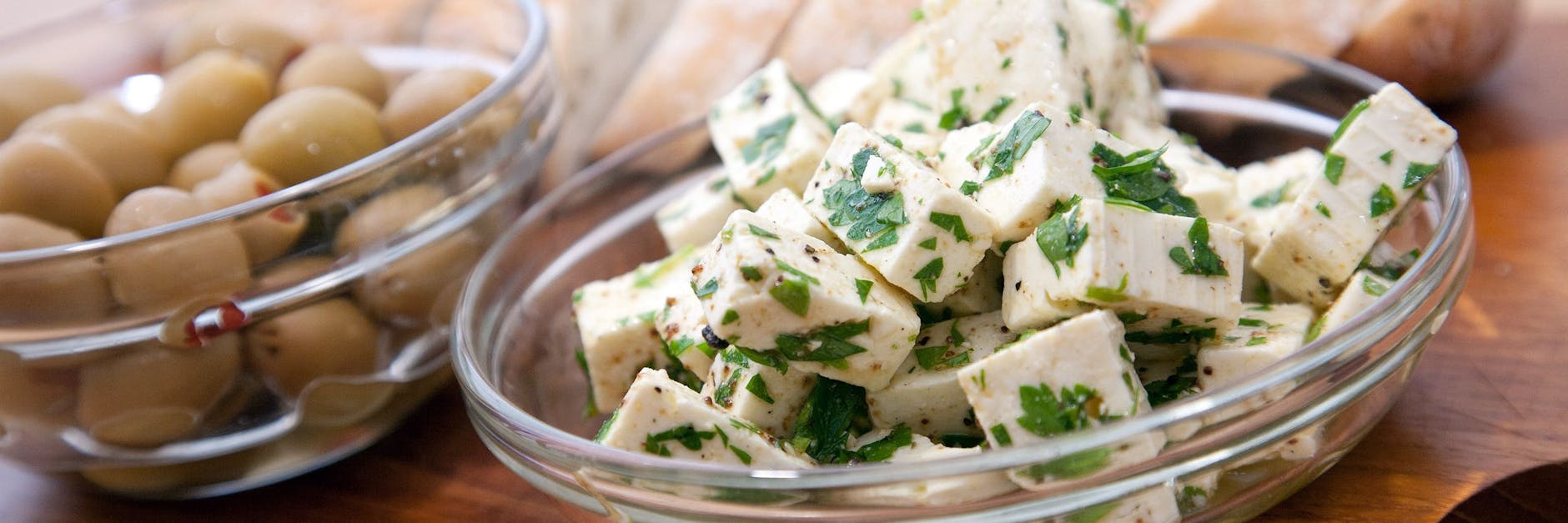 Gerade im Sommer kommt Schafskäse öfter auf den Tisch. 